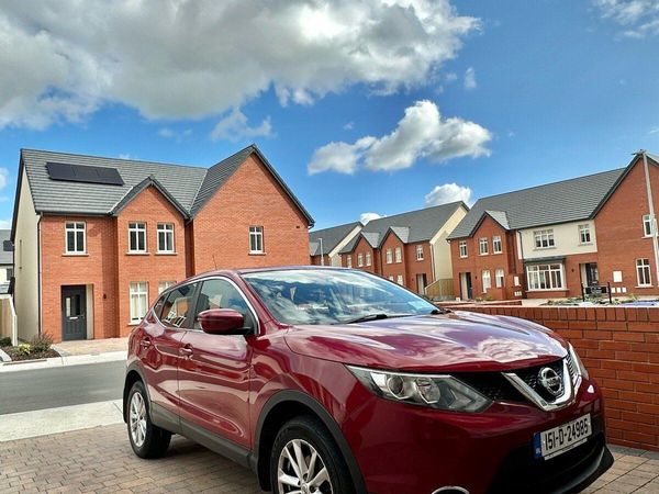 Nissan Qashqai Hatchback, Petrol, 2015, Red