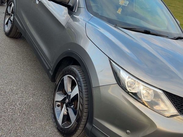 Nissan Qashqai SUV, Diesel, 2017, Grey