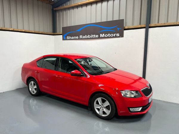 Skoda Octavia Saloon, Diesel, 2017, Red