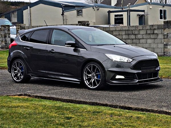 Ford Focus Hatchback, Petrol, 2018, Grey