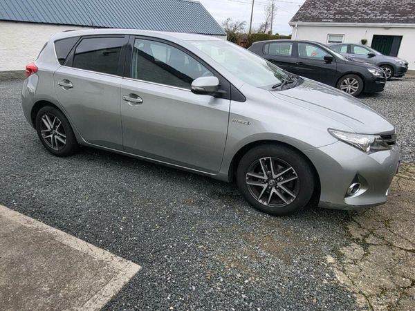 Toyota Auris Hatchback, Petrol Hybrid, 2015, Grey