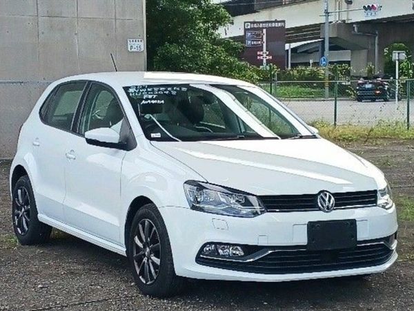 Volkswagen Polo Hatchback, Petrol, 2016, White
