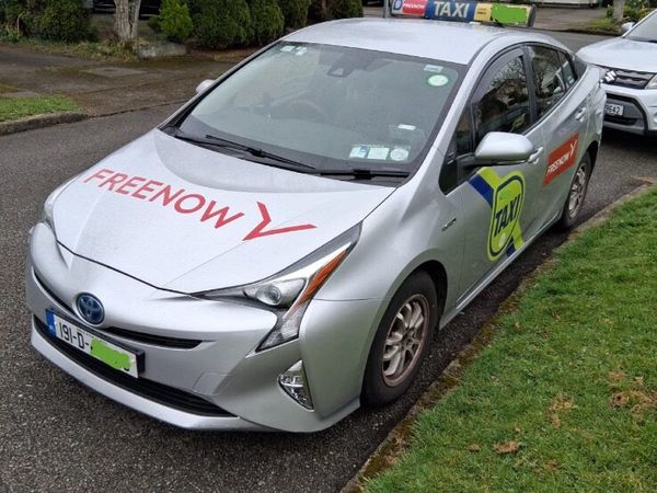 Toyota Prius Hatchback, Petrol Hybrid, 2019, Silver