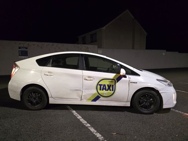 Toyota Prius Hatchback, Petrol Hybrid, 2015, White