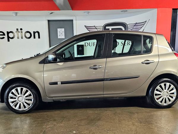 Renault Clio Hatchback, Petrol, 2010, Gold