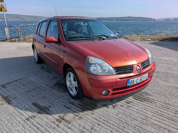 Renault Clio Hatchback, Petrol, 2006, Red