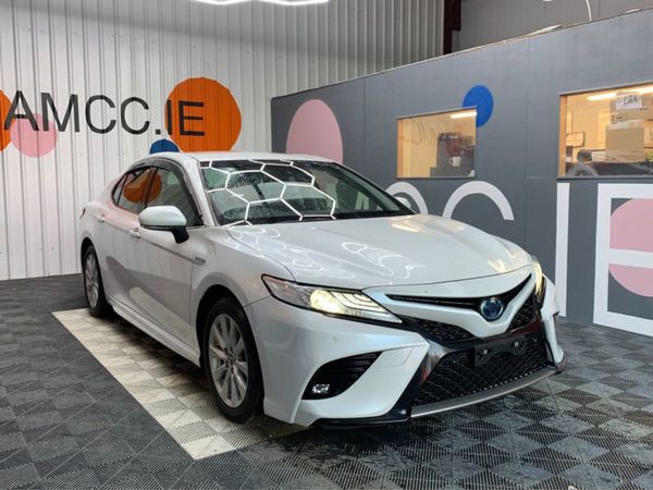 Toyota Camry Saloon, Hybrid, 2019, White