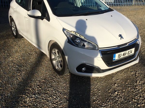 Peugeot 208 Hatchback, Petrol, 2016, White