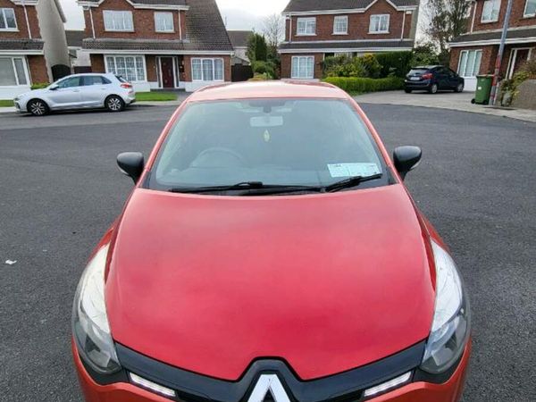 Renault Clio Hatchback, Petrol, 2013, Red