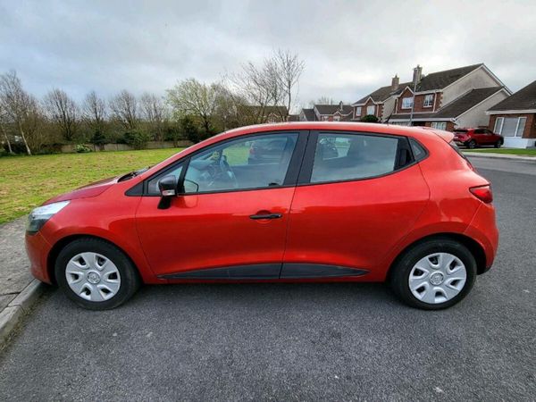 Renault Clio Hatchback, Petrol, 2013, Red