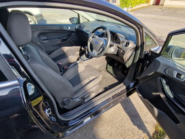 Ford Fiesta Hatchback, Petrol, 2016, Black