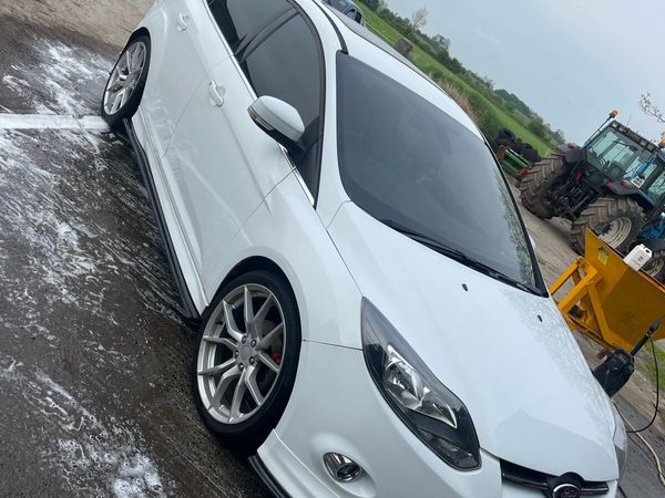 Ford Focus Hatchback, Diesel, 2013, White