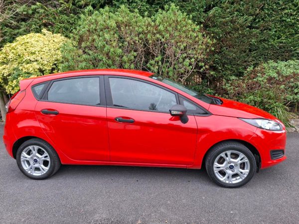 Ford Fiesta Hatchback, Petrol, 2015, Red