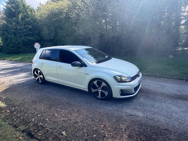 Volkswagen Golf Hatchback, Petrol, 2016, White