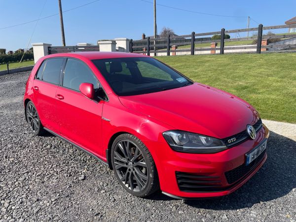 Volkswagen Golf Hatchback, Diesel, 2014, Red