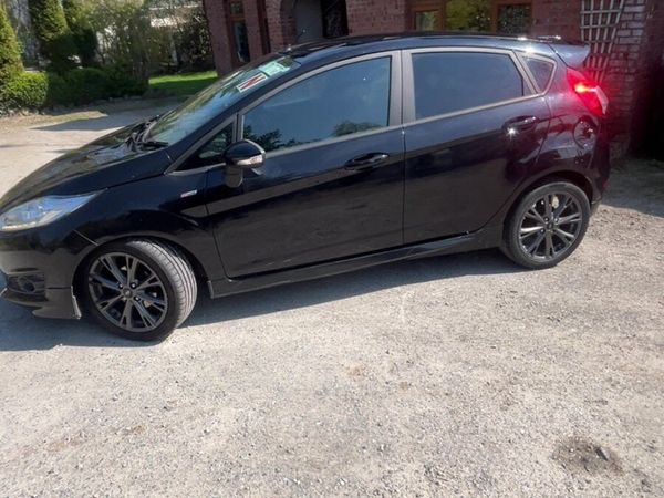 Ford Fiesta Hatchback, Petrol, 2017, Black