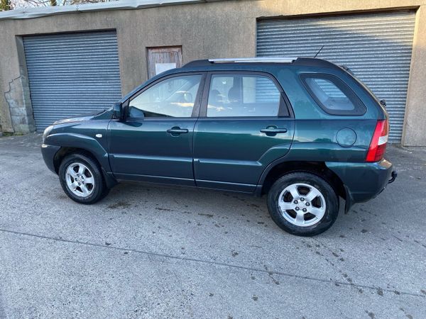 Kia Sportage SUV, Diesel, 2010, Green