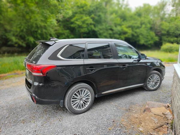 Mitsubishi Outlander SUV, Petrol Plug-in Hybrid, 2019, Black