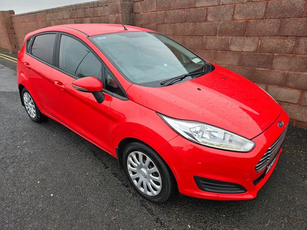 Ford Fiesta Hatchback, Diesel, 2015, Red