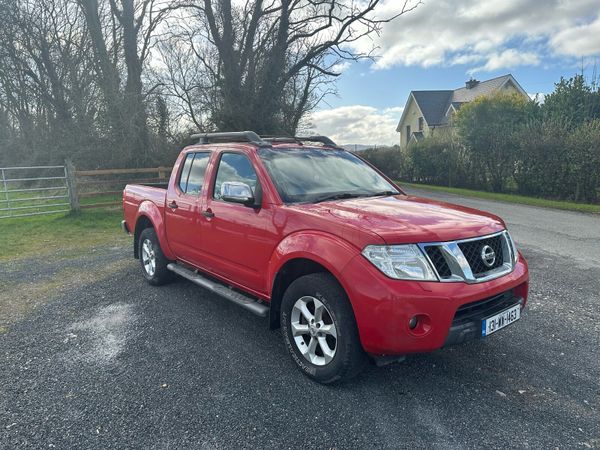 Nissan Navara Crew Cab, Diesel, 2013, Red