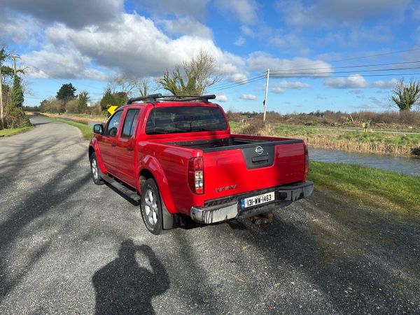 Nissan Navara Crew Cab, Diesel, 2013, Red
