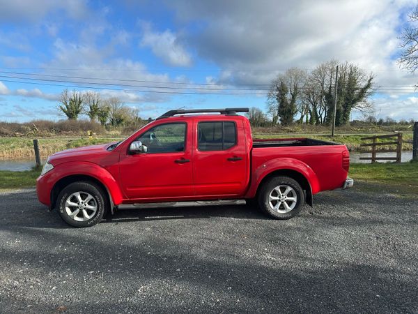Nissan Navara Crew Cab, Diesel, 2013, Red