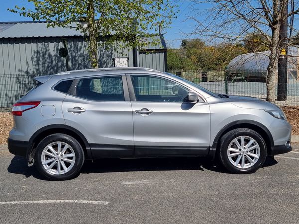 Nissan Qashqai Hatchback, Diesel, 2016, Silver
