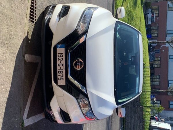 Nissan Qashqai Hatchback, Diesel, 2019, White