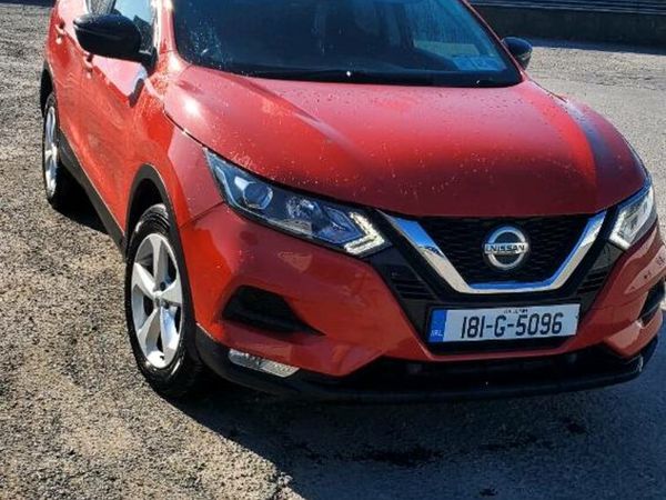Nissan Qashqai Hatchback, Diesel, 2018, Red