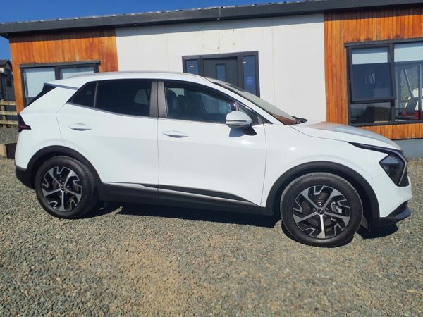 Kia Sportage SUV, Diesel Hybrid, 2023, White