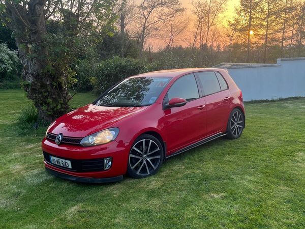 Volkswagen Golf Hatchback, Diesel, 2010, Red