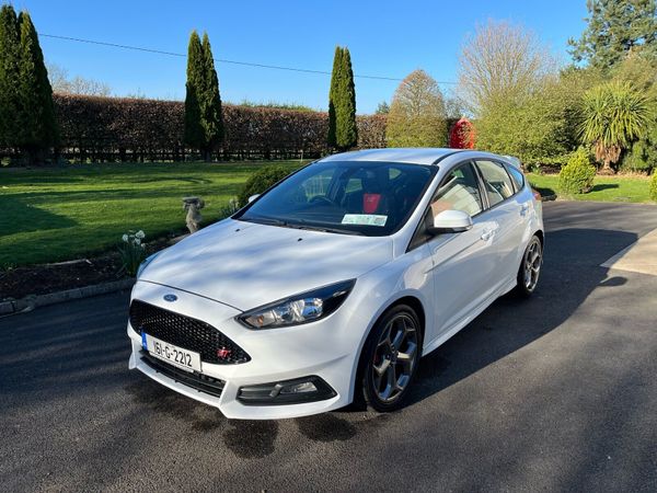 Ford Focus Hatchback, Petrol, 2016, White