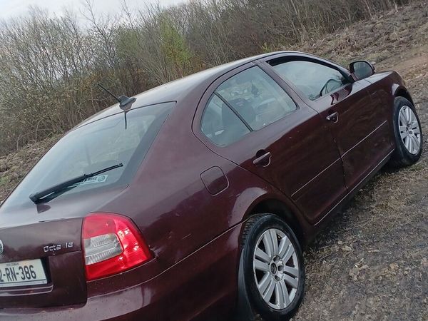 Skoda Octavia Saloon, Diesel, 2012, Red
