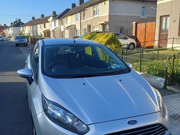 Ford Fiesta Hatchback, Petrol, 2016, Silver