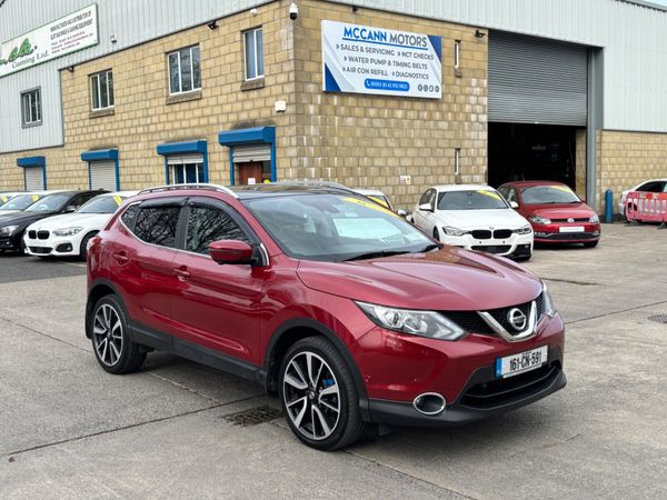 Nissan Qashqai Hatchback, Diesel, 2016, Red