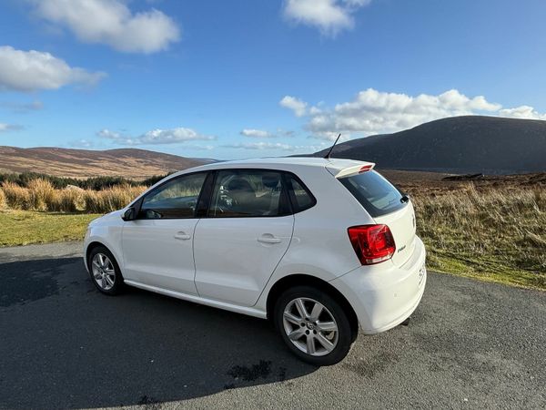 Volkswagen Polo Hatchback, Petrol, 2014, White