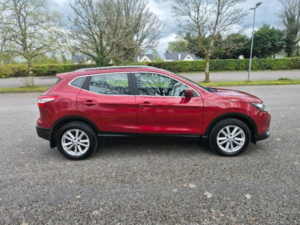 Nissan Qashqai Hatchback, Petrol, 2016, Red