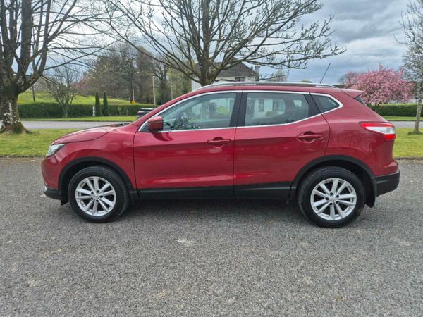 Nissan Qashqai Hatchback, Petrol, 2016, Red