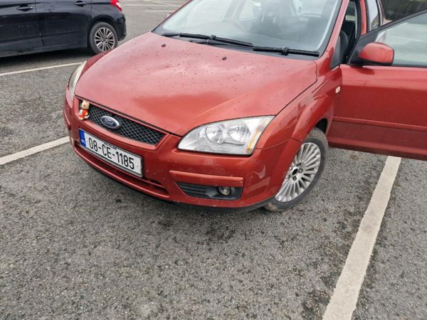 Ford Focus Hatchback, Petrol, 2008, Red