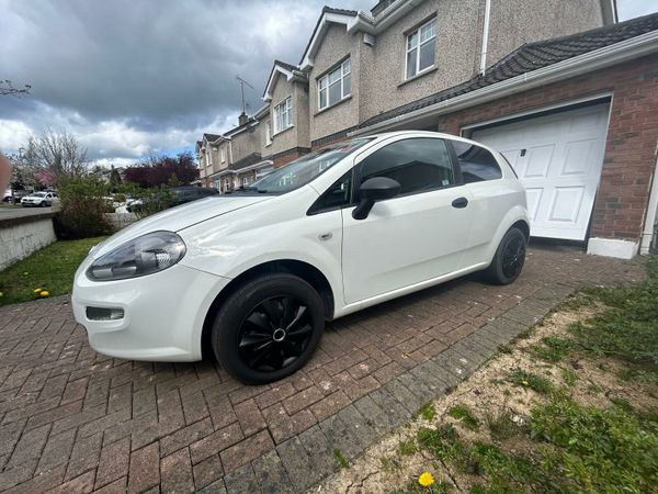 Fiat Punto Hatchback, Petrol, 2013, White