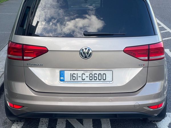 Volkswagen Touran MPV, Diesel, 2016, Brown