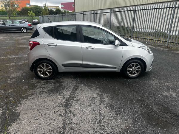 Hyundai i10 Hatchback, Petrol, 2015, Silver