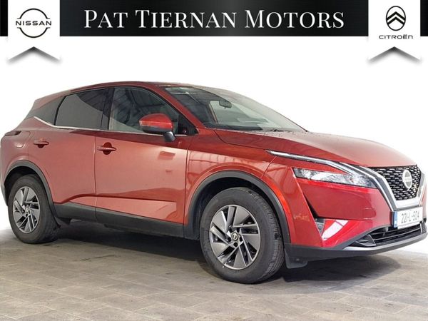 Nissan Qashqai MPV, Petrol, 2022, Red