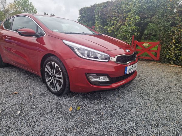 Kia Ceed Hatchback, Diesel, 2014, Red