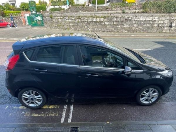 Ford Fiesta Hatchback, Petrol, 2016, Black