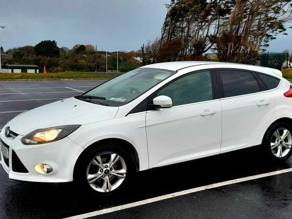 Ford Focus Hatchback, Petrol, 2013, White