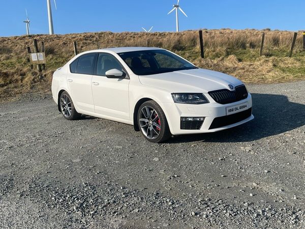 Skoda Octavia Hatchback, Diesel, 2015, White