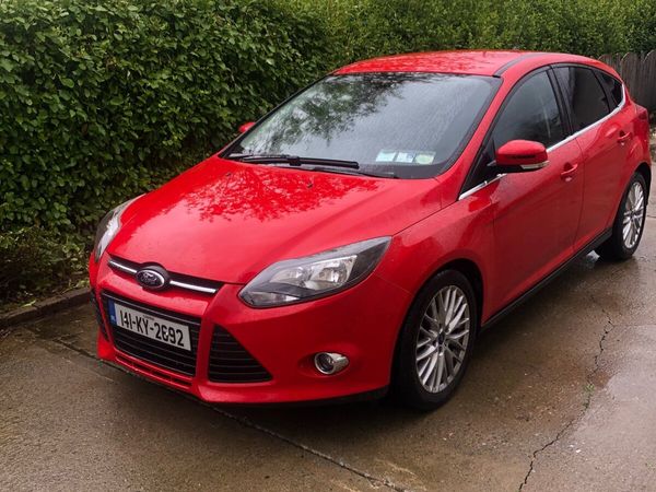 Ford Focus Hatchback, Petrol, 2014, Red