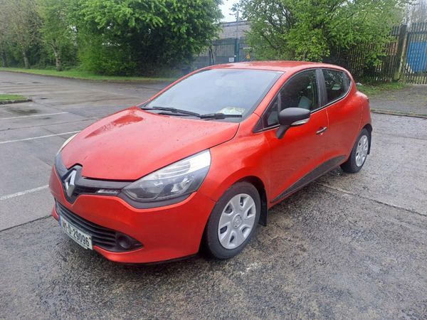 Renault Clio Hatchback, Petrol, 2014, Red