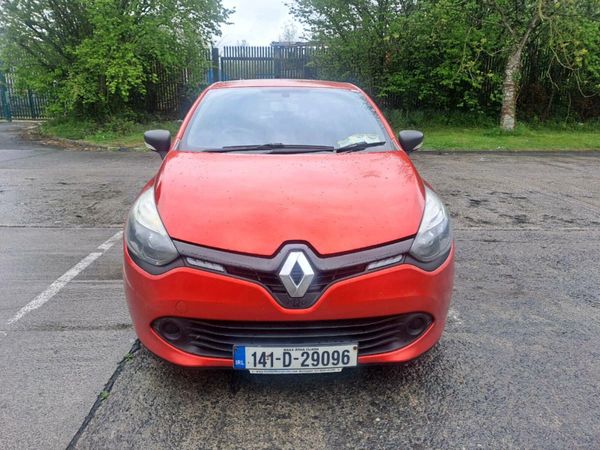Renault Clio Hatchback, Petrol, 2014, Red